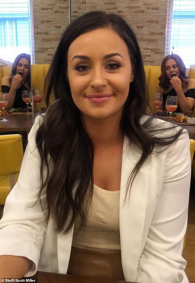 66301145-13019563-Jessica_Cronshaw_pictured_26_was_28_weeks_and_five_days_pregnant-m-18_1706542243951